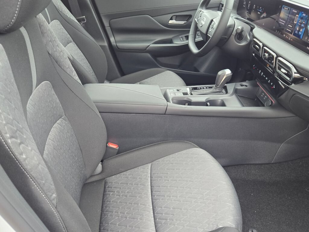 Used 2026 Nissan Sentra SV w/ SV Convenience Package FWD image 6
