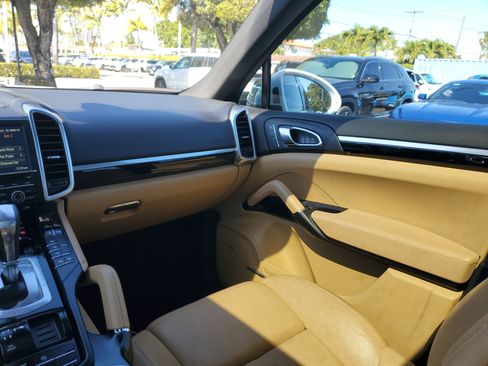 Used 2016 Porsche Cayenne image 15