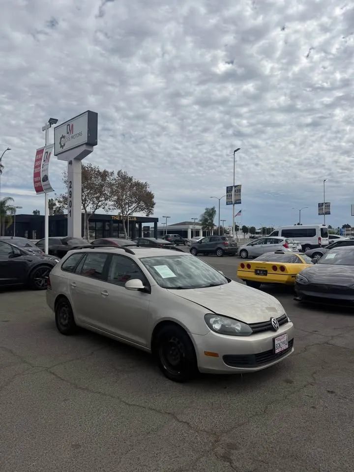 Used 2013 Volkswagen Jetta SE FWD image 2