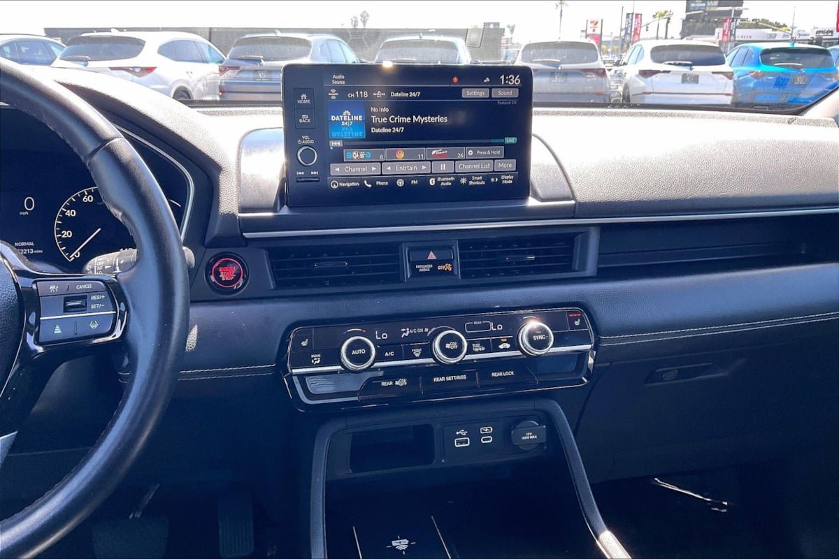 Used 2023 Honda Pilot Touring image 6