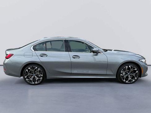 Used 2025 BMW 330i Sedan image 3