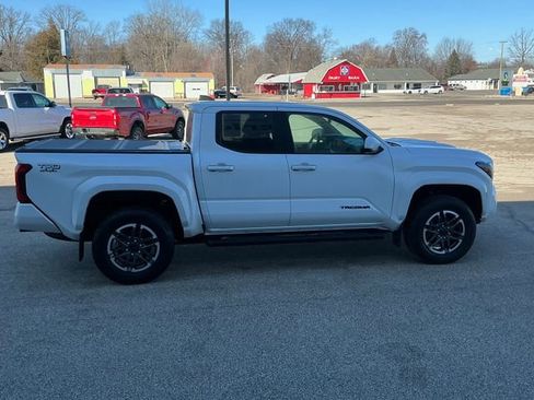 Used 2025 Toyota Tacoma TRD Sport image 16