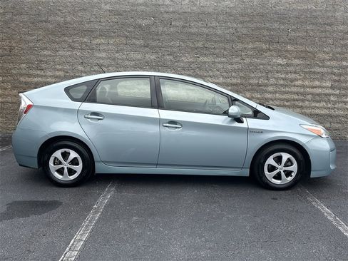 Used 2014 Toyota Prius Two image 8