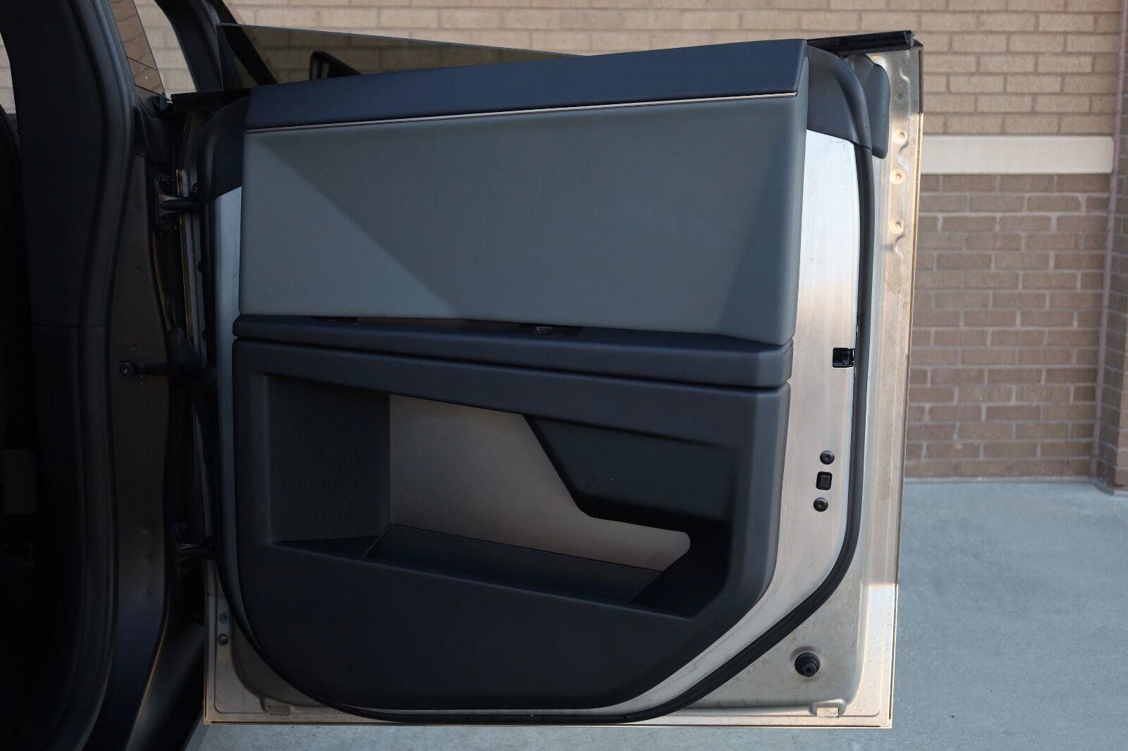 Used 2025 Tesla Cybertruck 2WD Crew Cab image 24