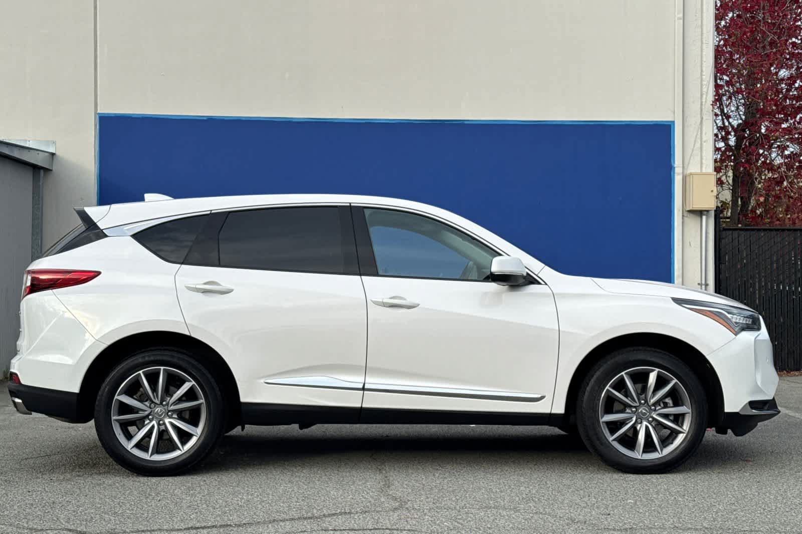 Used 2024 Acura RDX w/ Technology Package AWD/4WD image 2