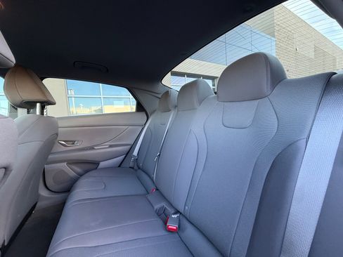 Certified 2025 Hyundai Elantra SE w/ Cargo Package image 17