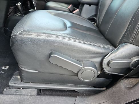 Used 2018 Jeep Wrangler Sahara AWD/4WD image 15