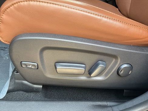 Used 2019 Toyota Highlander Limited AWD/4WD image 15