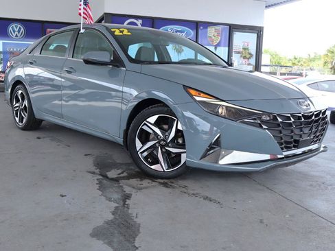 Used 2022 Hyundai Elantra SEL w/ Convenience + Premium Package FWD image 3