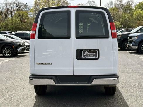 Used 2024 Chevrolet Express 2500 w/ Driver Convenience Package RWD image 31