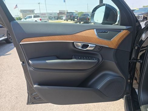 Used 2023 Volvo XC90 B6 Plus image 11