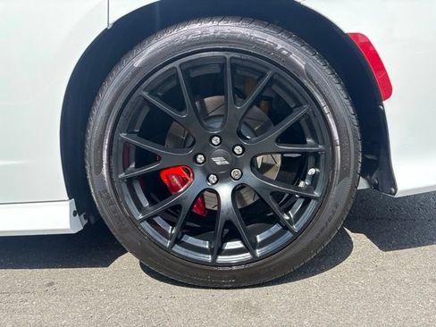 Used 2019 Dodge Charger Scat Pack w/ Dynamics Package RWD image 30