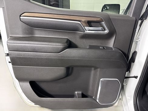 Used 2023 Chevrolet Silverado 1500 LT image 25