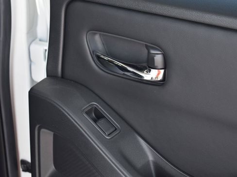 Certified 2025 Nissan Frontier SV w/ SV Convenience Package RWD image 53