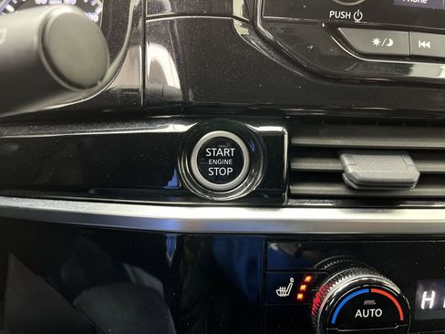 Used 2024 Nissan Pathfinder SV image 20