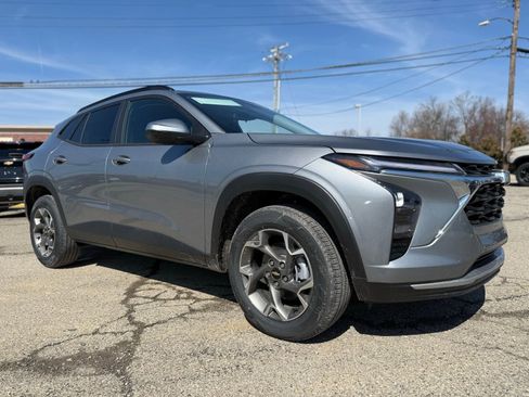 New 2026 Chevrolet Trax LT w/ LPO, Blackout Package image 8