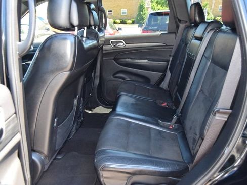 Used 2020 Jeep Grand Cherokee Laredo AWD/4WD image 38