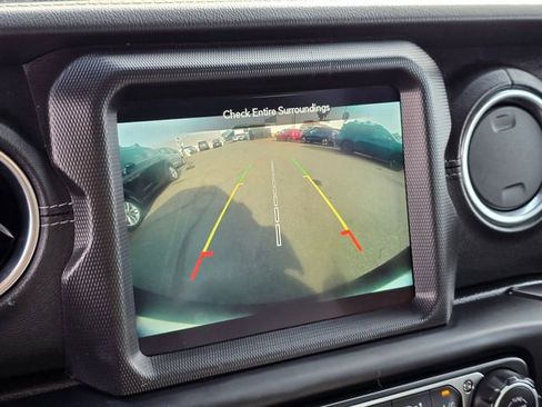 Used 2019 Jeep Wrangler Unlimited Sahara image 32