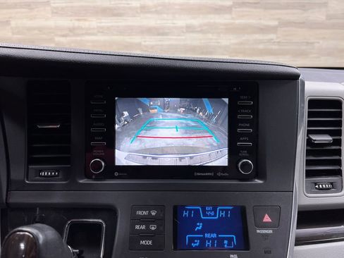 Used 2018 Toyota Sienna XLE w/ XLE Navigation Package image 14