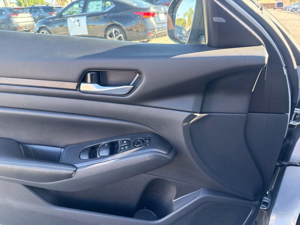Used 2024 Nissan Altima 2.5 SV FWD image 19