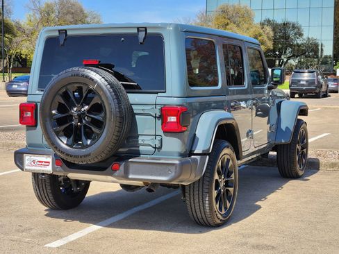 Certified 2025 Jeep Wrangler Sahara w/ Safety Group image 6