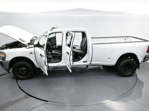 Used 2020 RAM 3500 Tradesman w/ Chrome Appearance Group image 33