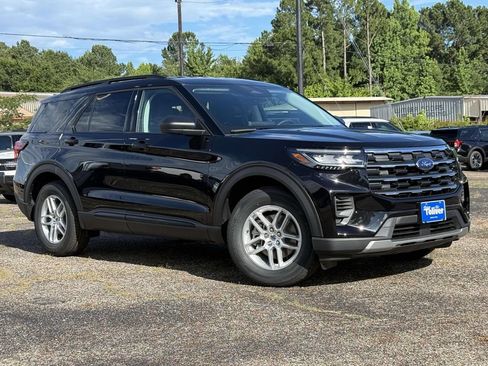 New 2026 Ford Explorer Active RWD image 2