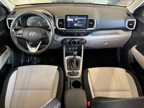 Used 2025 Hyundai Venue SEL FWD image 33