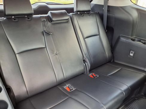 Used 2023 Toyota Highlander XLE FWD image 21