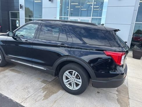 Used 2023 Ford Explorer XLT w/ Equipment Group 202A AWD/4WD image 9