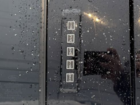 Used 2023 Ford F350 Lariat w/ Chrome Package image 12