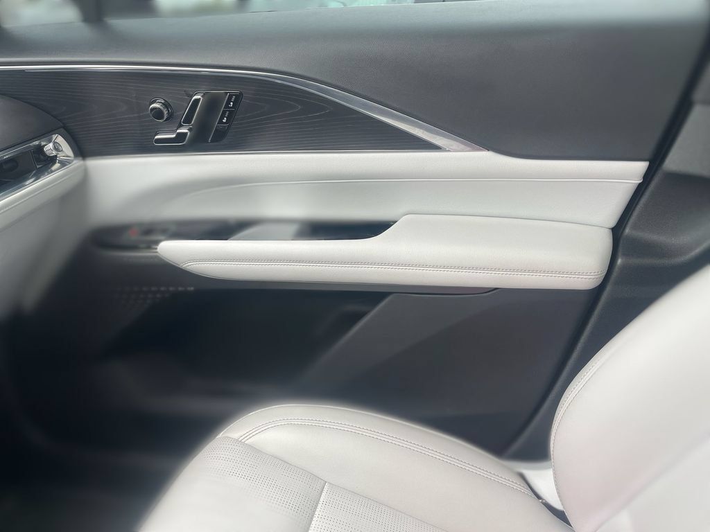 Certified 2024 Cadillac Lyriq Luxury AWD/4WD image 32