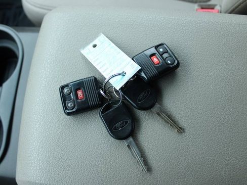 Used 2010 Ford F150 XLT image 27