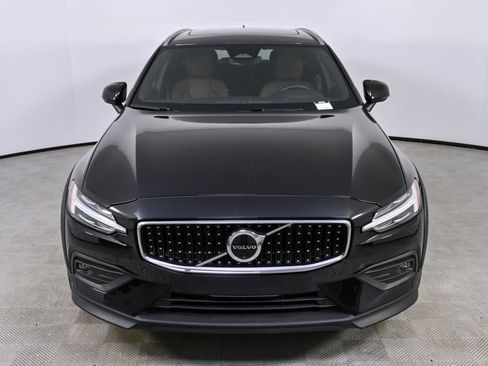 Certified 2025 Volvo V60 B5 Cross Country Plus image 36