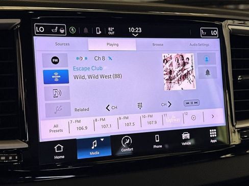 Used 2023 Chrysler Pacifica Touring-L FWD image 19