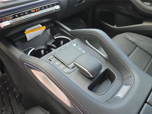 Used 2025 Mercedes-Benz GLE 350 4MATIC image 32