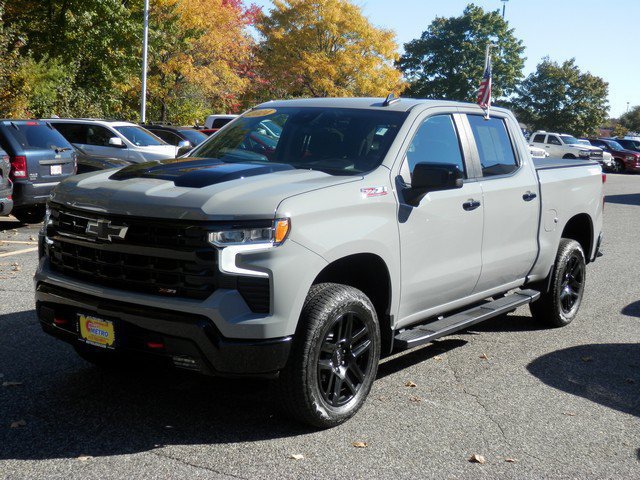 Used 2024 Chevrolet Silverado 1500 LT Trail Boss w/ Convenience Package II AWD/4WD image 4