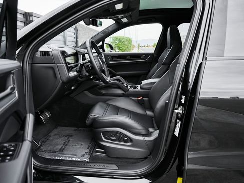 Used 2026 Porsche Cayenne Turbo image 33