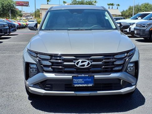 Used 2025 Hyundai Tucson SE FWD image 2