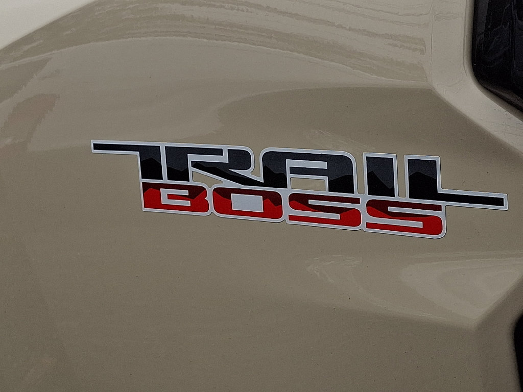 Used 2023 Chevrolet Colorado Trail Boss w/ LPO, Dark Essentials Package AWD/4WD image 30