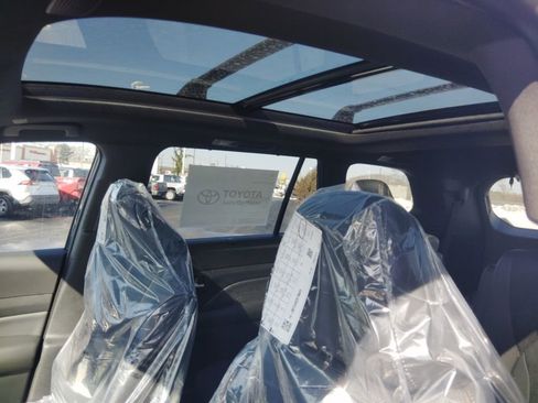 New 2026 Toyota Grand Highlander AWD Hybrid image 6