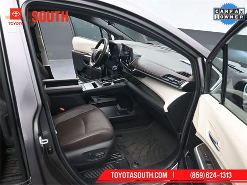 Used 2024 Toyota Sienna Platinum image 45