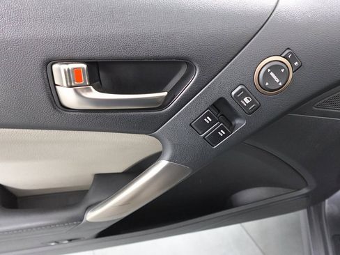 Used 2016 Hyundai Genesis 3.8 image 7