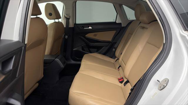 Used 2020 Volkswagen Jetta SE w/ SE Cold Weather Package FWD image 17