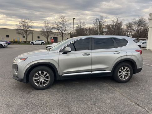 Used 2020 Hyundai Santa Fe SE image 1