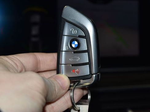 Used 2019 BMW 530i w/ Convenience Package image 21