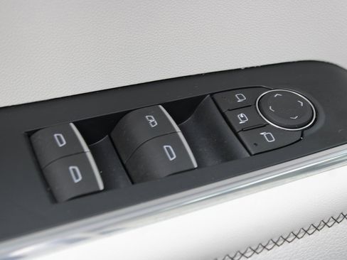 Used 2024 GMC Acadia Denali image 65