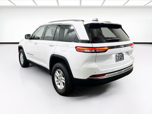 Used 2023 Jeep Grand Cherokee Laredo w/ Luxury Tech Group I RWD image 6