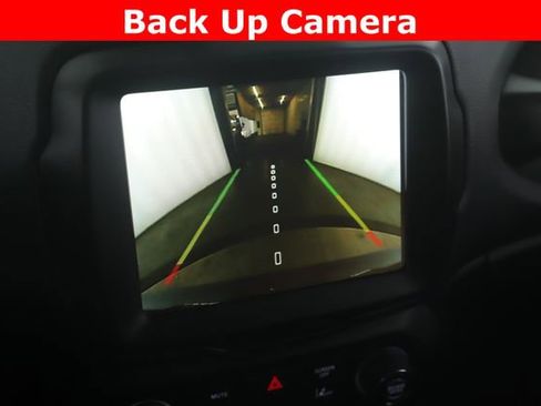 Used 2023 Jeep Renegade Latitude AWD/4WD image 5