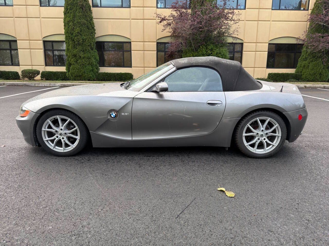 Used 2004 BMW Z4 2.5i RWD image 8